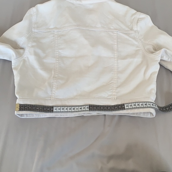 ✨2 for $25 White denim crop jacket | S - Picture 4 of 7